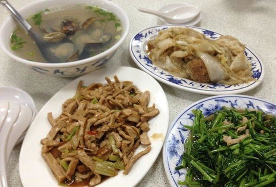 habitudes chinoises : trois plats et une soupe