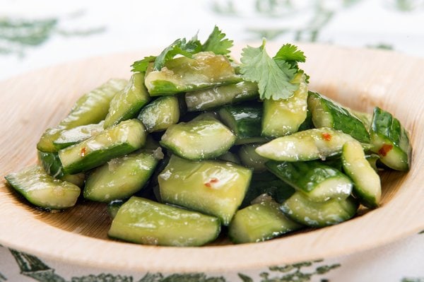 plats de légumes crus chinois salade de concombre