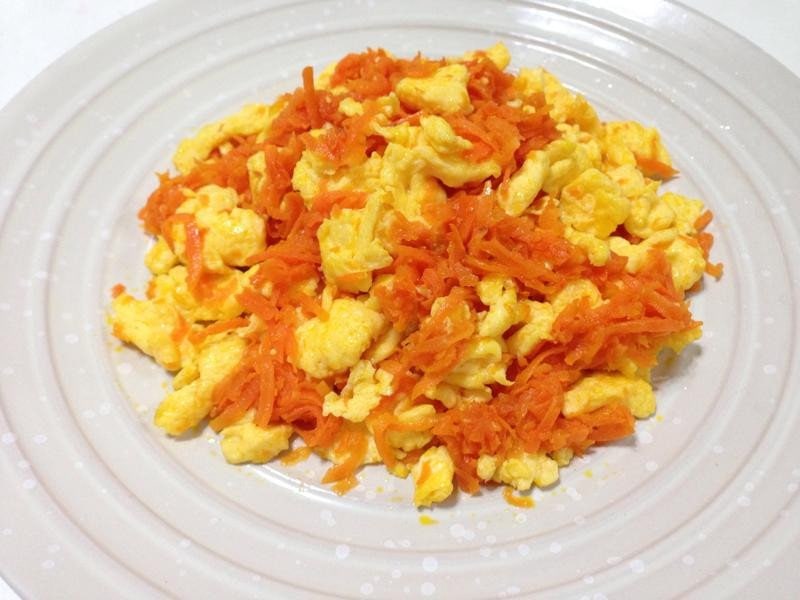 Stir-fried carrot eggs